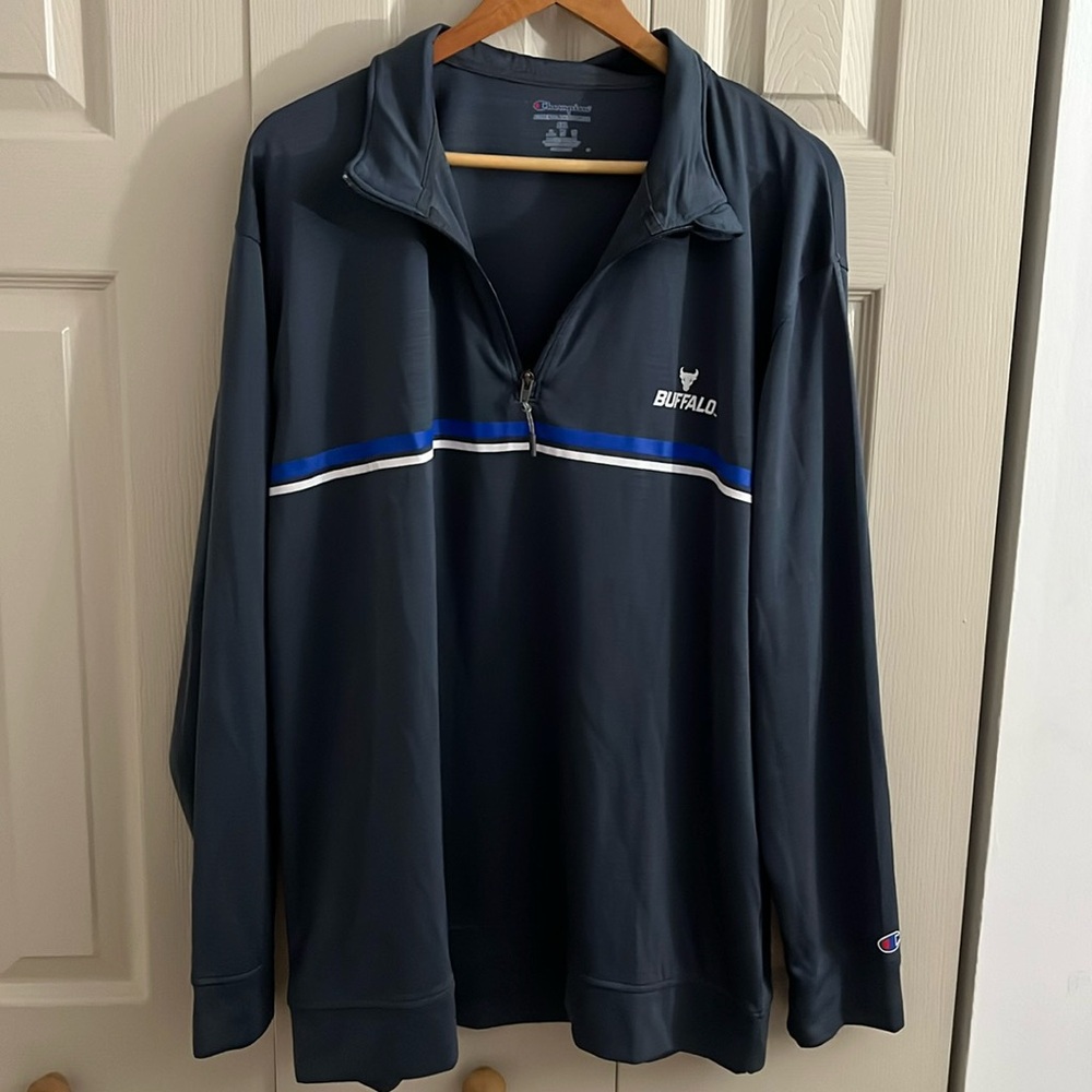 Buffalo bulls quarters zip